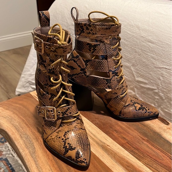 PrettyLittleThings trendy boots! - Picture 2 of 4